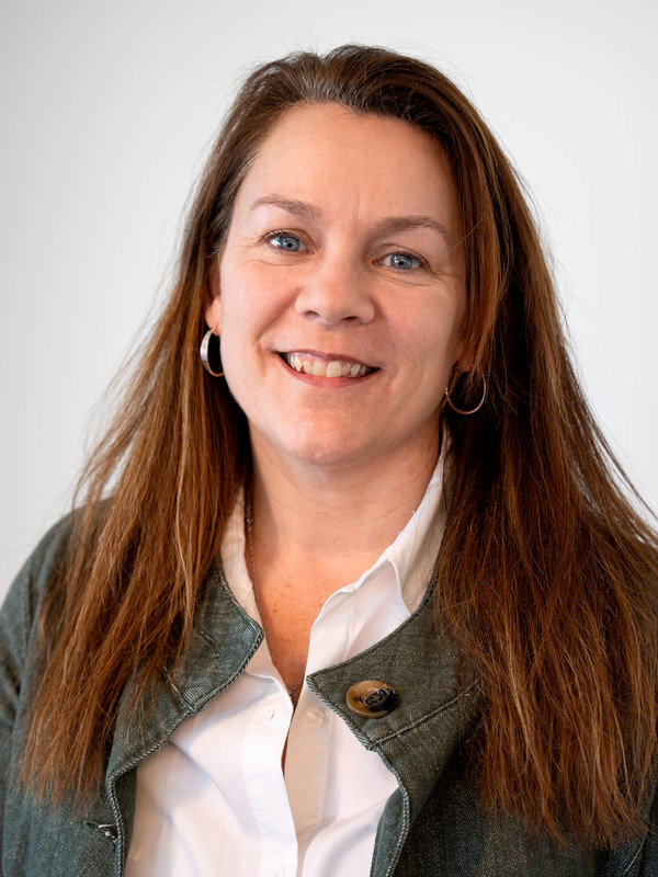 Lisa Renze headshot