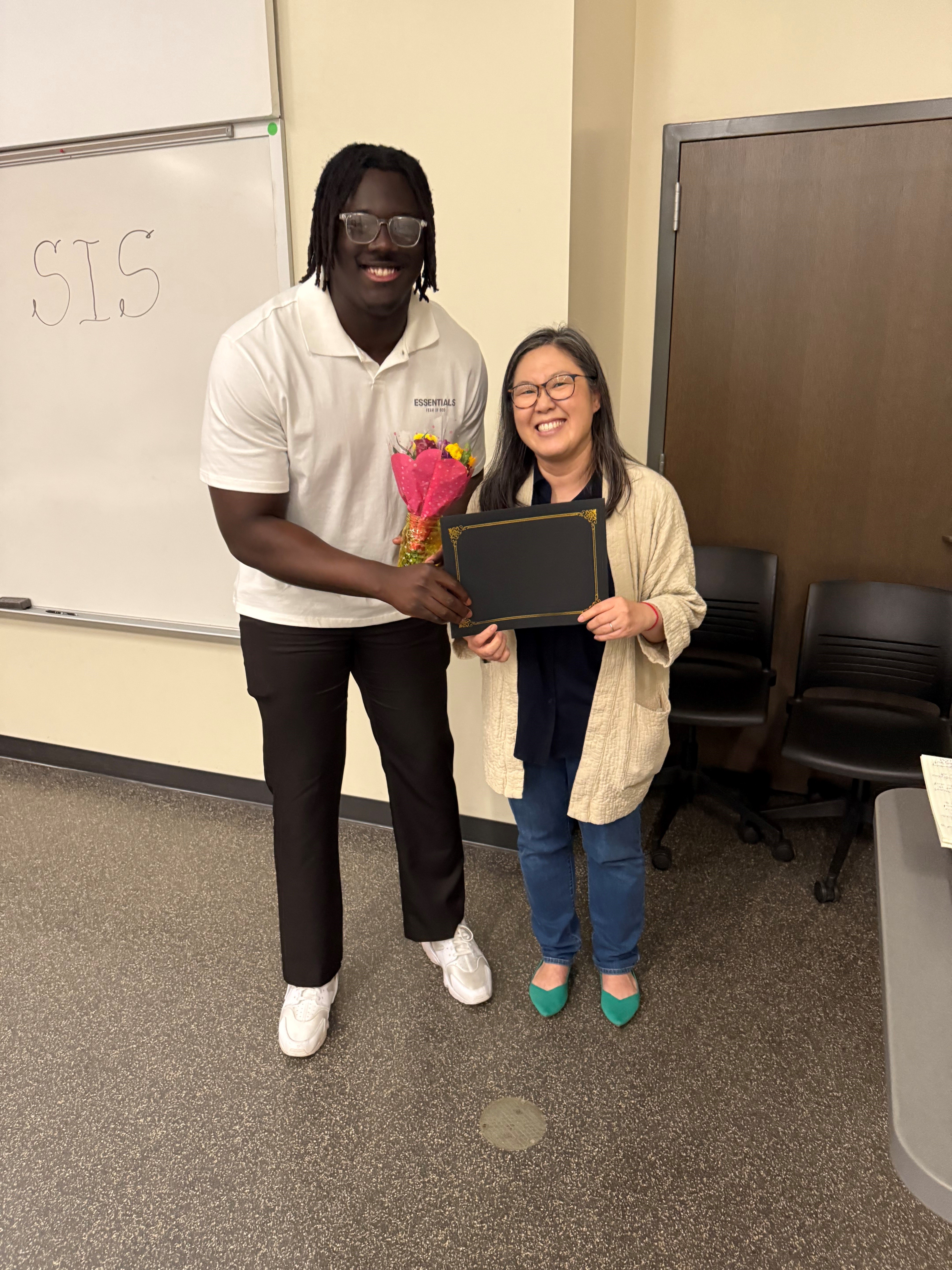 Jireh Ojata standing with mindy tan at award ceremony