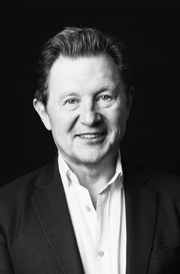 Roberto Salinas-León headshot
