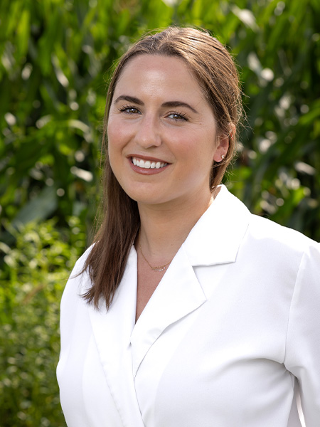 Alli Tucker headshot